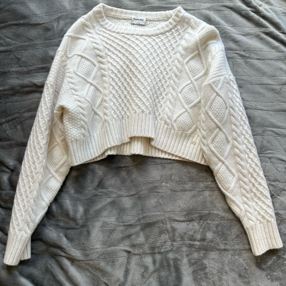 Aritzia cropped Peggy sweater